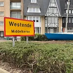 Met Aparte Slaaphoek, Garage En Balkon