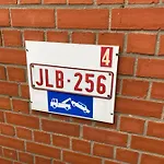 Met Aparte Slaaphoek, Garage En Balkon