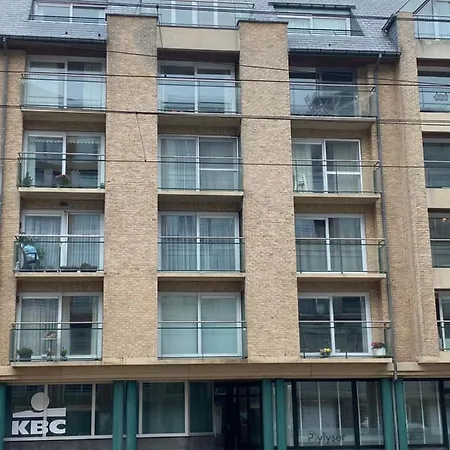 Met Aparte Slaaphoek, Garage En Balkon Apartamento