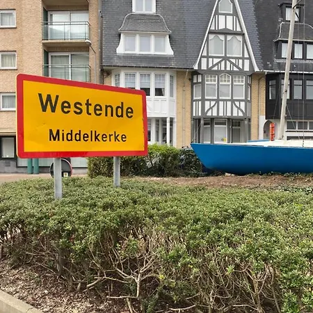 Met Aparte Slaaphoek, Garage En Balkon