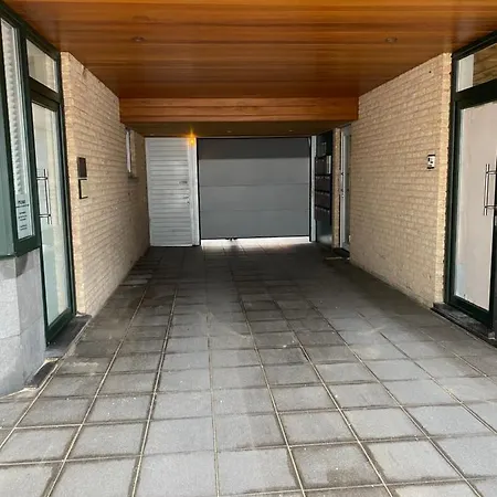 Апартаменты Met Aparte Slaaphoek, Garage En Balkon Миделкерк