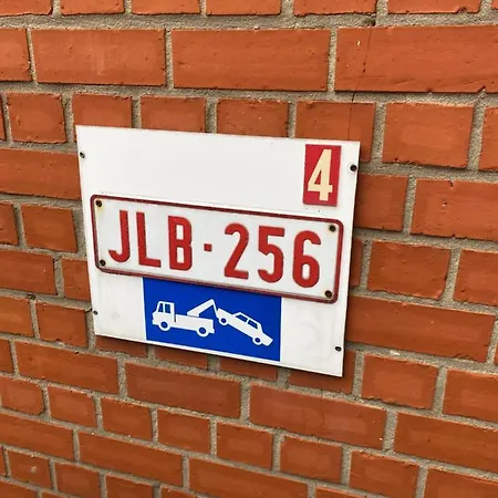 Met Aparte Slaaphoek, Garage En Balkon