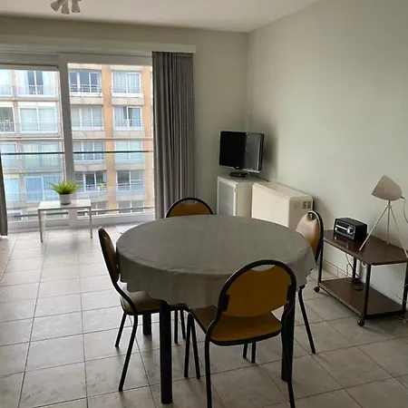 Met Aparte Slaaphoek, Garage En Balkon Apartman