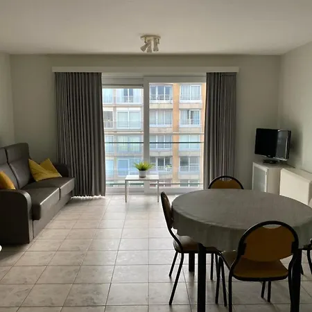 Met Aparte Slaaphoek, Garage En Balkon Apartman *