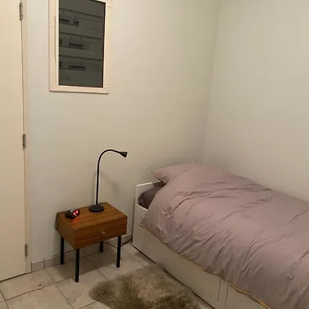 Met Aparte Slaaphoek, Garage En Balkon *