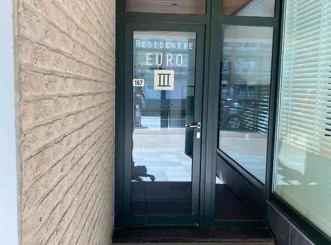 Met Aparte Slaaphoek, Garage En Balkon *