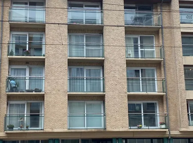 Met Aparte Slaaphoek, Garage En Balkon Apartment