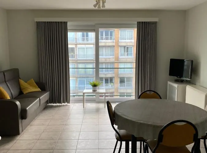 Met Aparte Slaaphoek, Garage En Balkon Apartment *