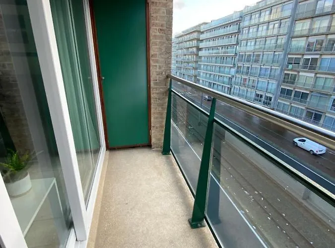 Apartment Met Aparte Slaaphoek, Garage En Balkon