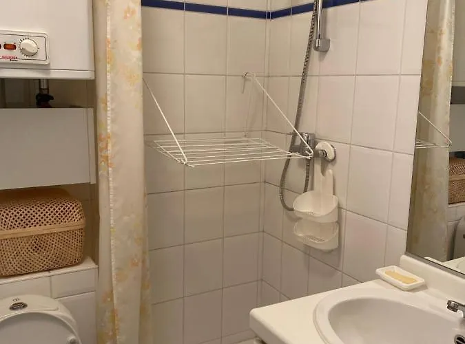 Met Aparte Slaaphoek, Garage En Balkon *