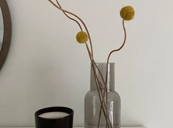 Met Aparte Slaaphoek, Garage En Balkon *